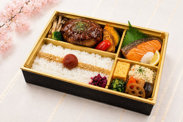 和洋折衷手ごねハンバーグとトロ鮭の弁当