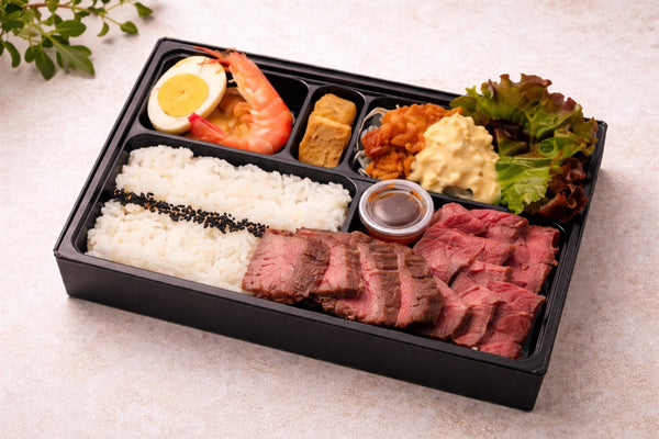 史上最高!!豪華熟成牛のステーキ&ローストビーフと自慢のチキン南蛮弁当
